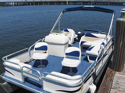 Pontoon boat
